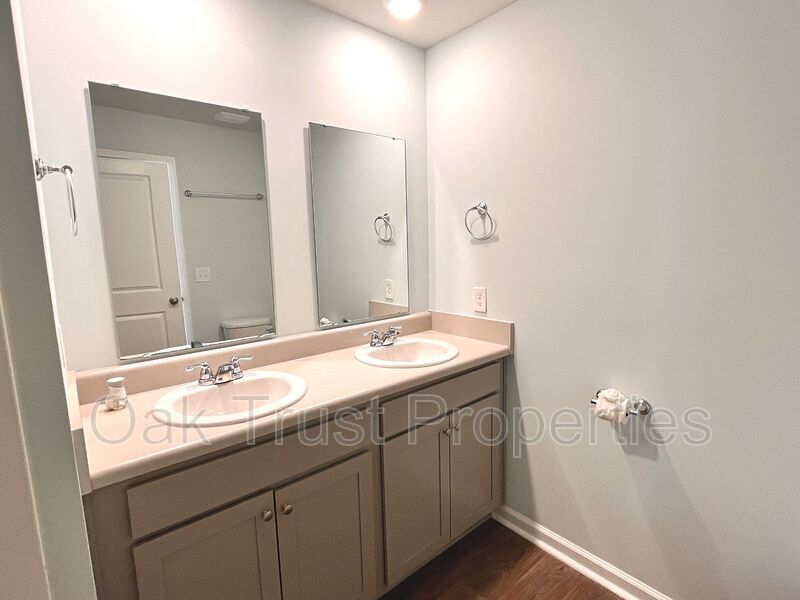 Shady Oaks property image