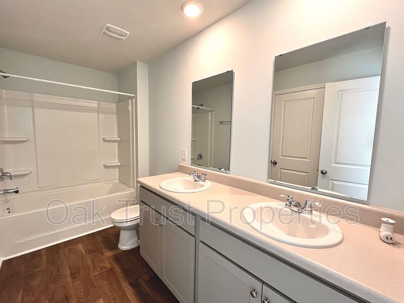 Shady Oaks property image