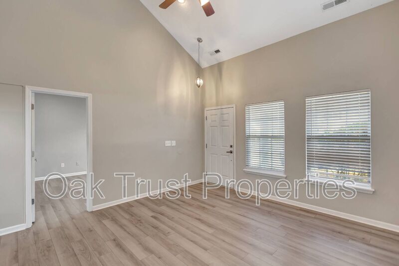 Lakes of Summerville property image