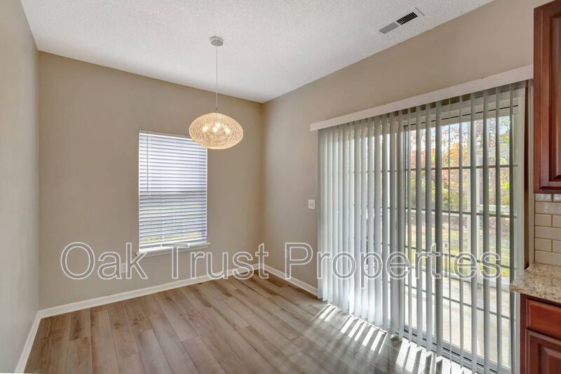 Lakes of Summerville property image