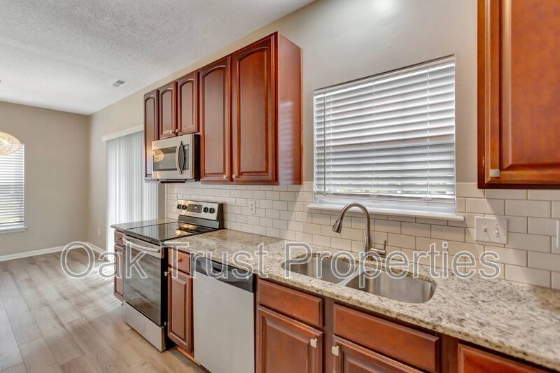 Lakes of Summerville property image