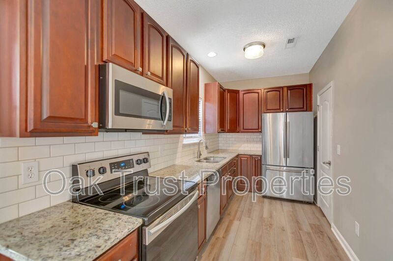 Lakes of Summerville property image