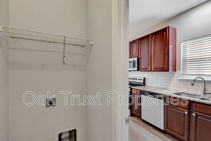 Lakes of Summerville property image