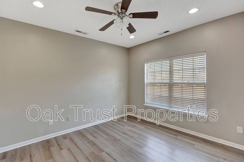 Lakes of Summerville property image