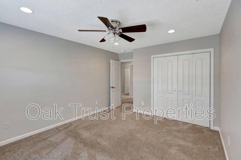 Lakes of Summerville property image