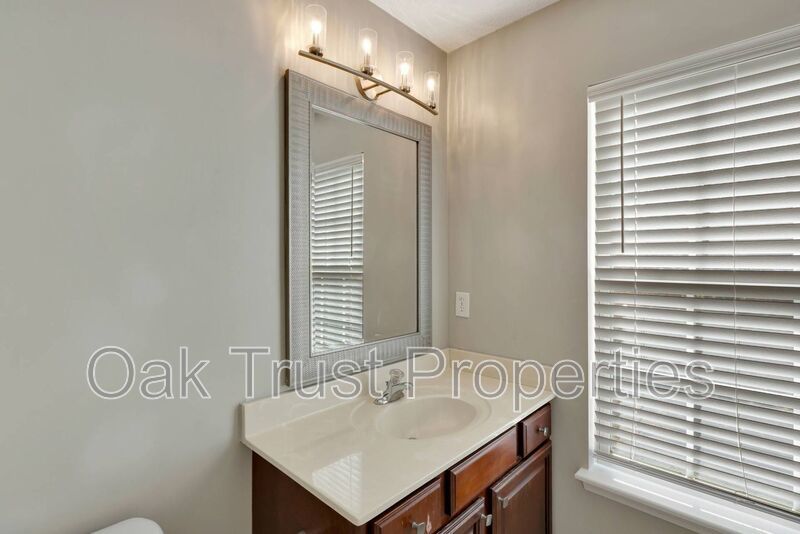 Lakes of Summerville property image