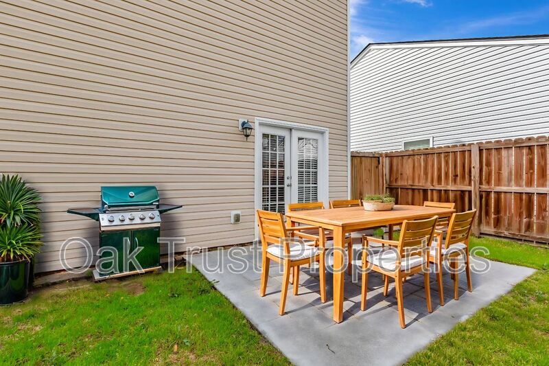 Lakes of Summerville property image