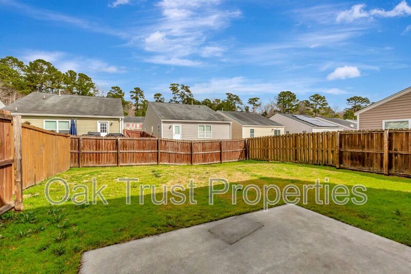 Lakes of Summerville property image