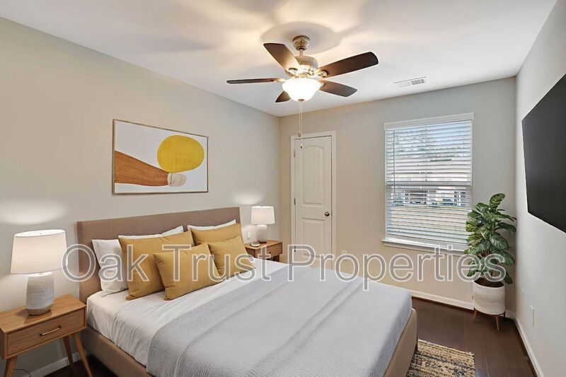 Lakeview Commons property image