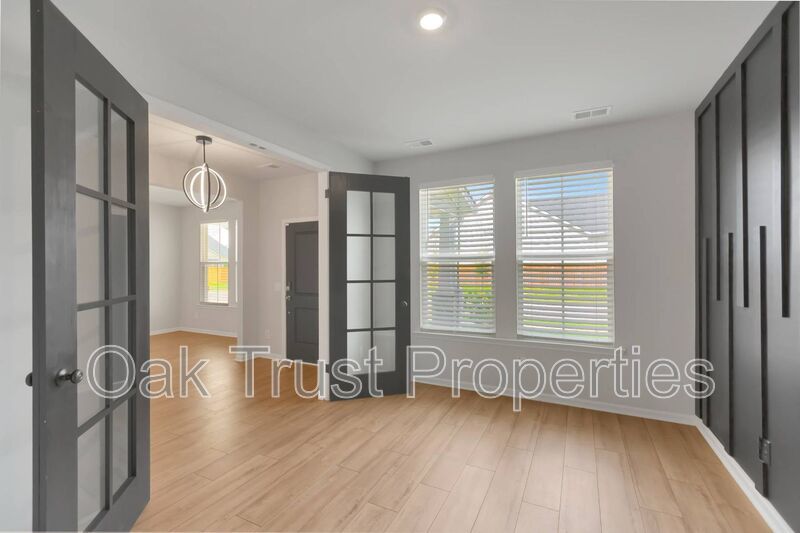 Summers Corner property image