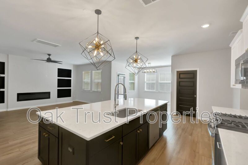 Summers Corner property image